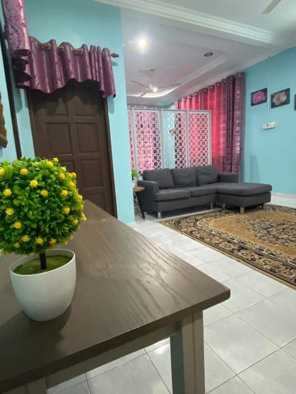 Seri Idaman Guest House Pasir Mas Екстериор снимка